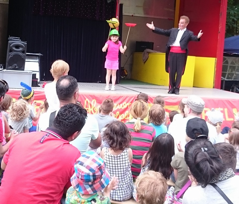 Zauberclown Eugenio beim Frühlingsfest im Colorado Park, beim Kinderkulturfestival und beim Weltkindertagsfest 2022